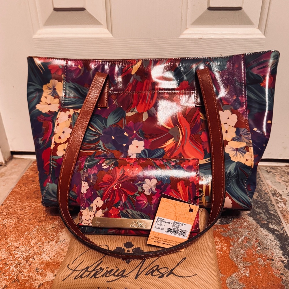 NWT!! Cametti Patricia Nash TriFold Italian Leather Wallet in Peruvian Painting!